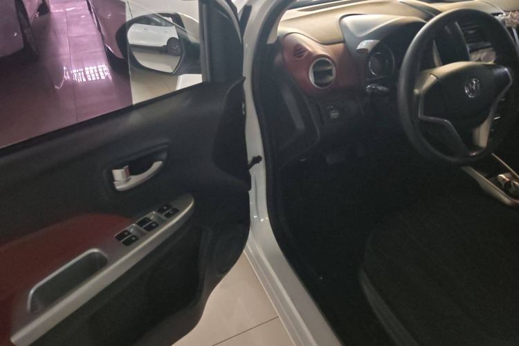 Used CHANGAN Benni 2015 1.4L IMT Luxury Model China V Standard Interior 2