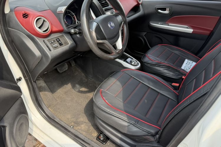 Used CHANGAN Benni 2015 1.4L IMT Luxury Model China V Standard Interior 2