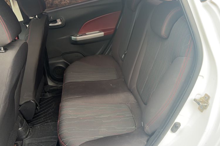 Used CHANGAN Benni 2015 1.4L IMT Luxury Model China V Standard Interior 2