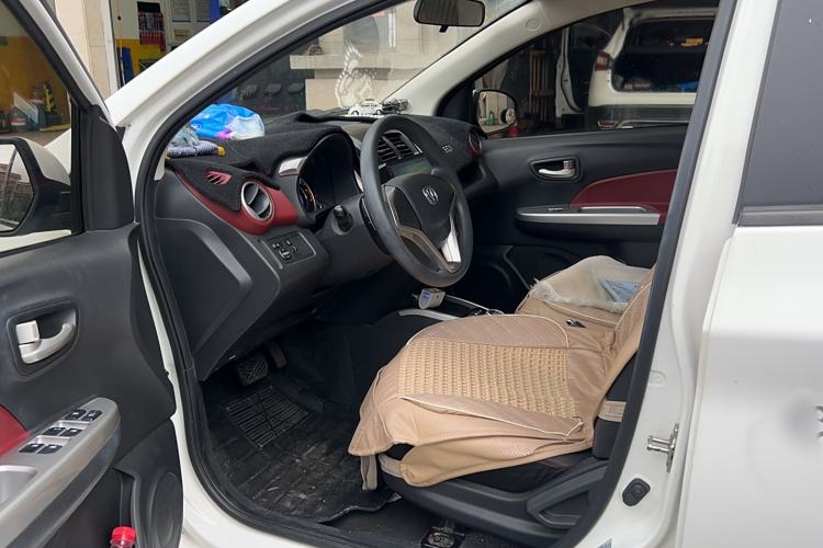 Used CHANGAN Benni 2015 1.4L IMT Luxury Model China V Standard Interior 2