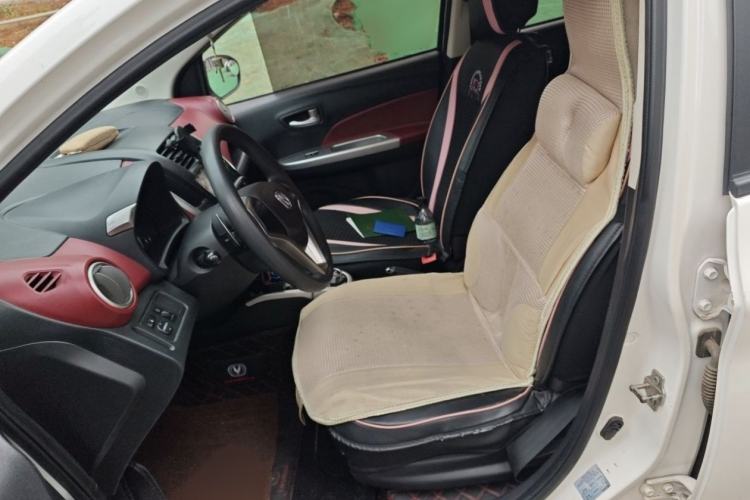 Used CHANGAN Benni 2015 1.4L IMT Luxury Model China V Standard Interior 2