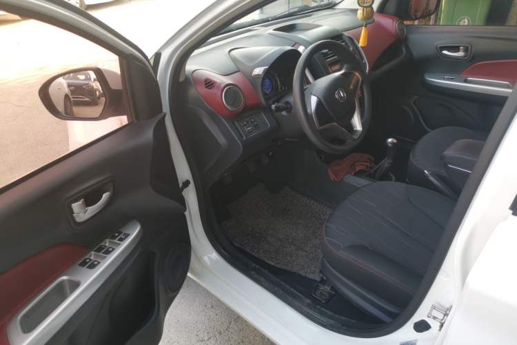Used CHANGAN Benni 2015 1.4L Manual Luxury Model China V Standard Interior 3