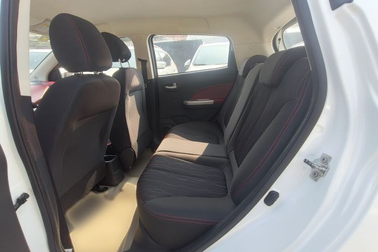 Used CHANGAN Benni 2015 1.4L IMT Luxury Model China V Standard Interior 3