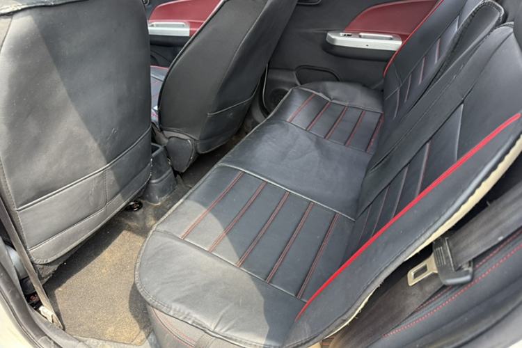 Used CHANGAN Benni 2015 1.4L IMT Luxury Model China V Standard Interior 3