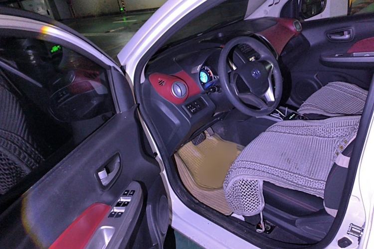 Used CHANGAN Benni 2015 1.4L IMT Luxury Version China IV Standard Interior 3