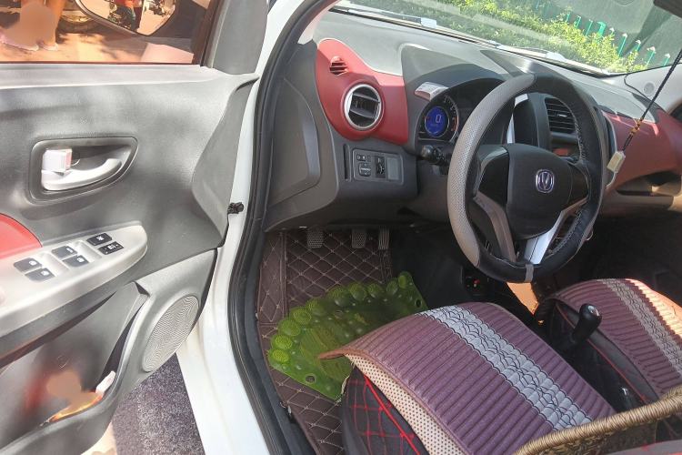 Used CHANGAN Benni 2015 1.4L Manual Luxury Model China IV Standard Interior 3