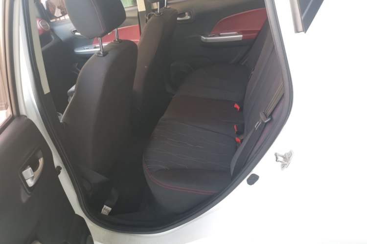 Used CHANGAN Benni 2015 1.4L Manual Luxury Model China V Standard Interior 4