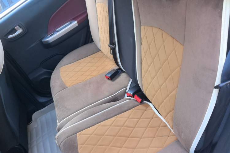 Used CHANGAN Benni 2015 1.4L IMT Luxury Model China V Standard Interior 4