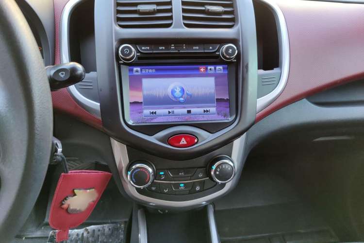 Used CHANGAN Benni 2015 1.4L IMT Luxury Model China V Standard Interior 5