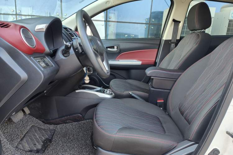 Used CHANGAN Benni 2015 1.4L IMT Luxury Model China V Standard Interior 5