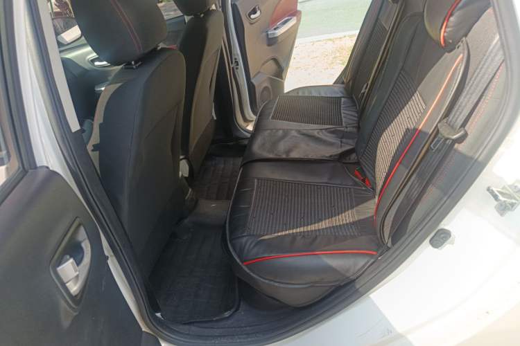 Used CHANGAN Benni 2015 1.4L IMT Luxury Model China V Standard Left Rear Seat
