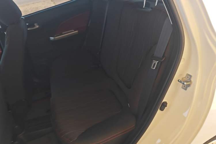 Used CHANGAN Benni 2015 1.4L IMT Prestige Model China V Standard Left Rear Seat