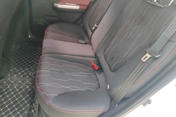 Used CHANGAN Benni 2015 1.4L IMT Luxury Model China V Standard Left Rear Seat
