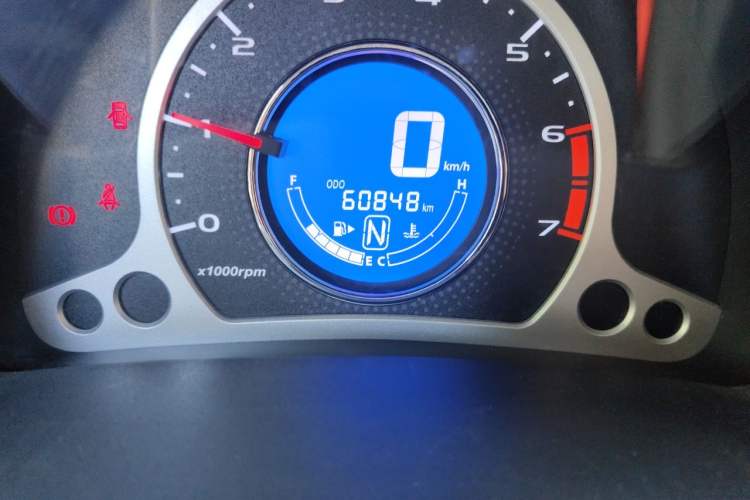 Used CHANGAN Benni 2015 1.4L IMT Sunroof Version China V Standard Odometer Close Up