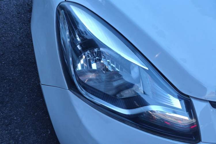 Used CHANGAN Benni 2015 1.4L IMT Prestige Model China V Standard Right Front Headlight