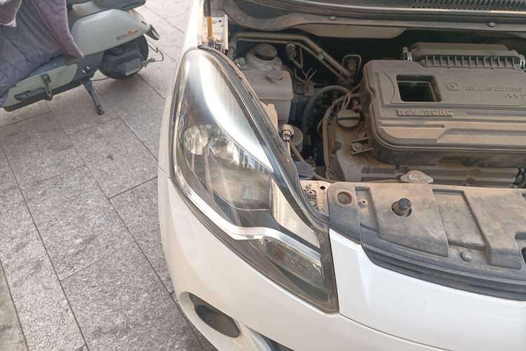 Used CHANGAN Benni 2015 1.4L Manual Luxury Model China V Standard Right Front Headlight