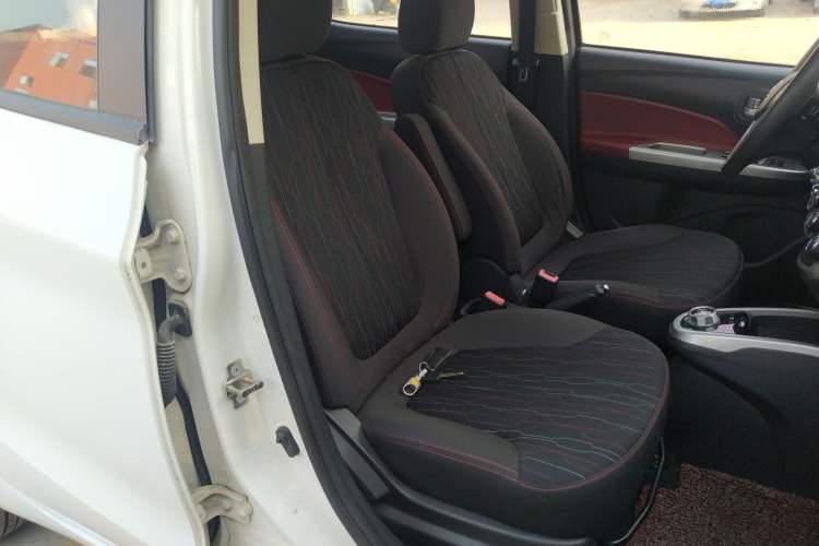 Used CHANGAN Benni 2015 1.4L IMT Luxury Model China IV Right Front Seat