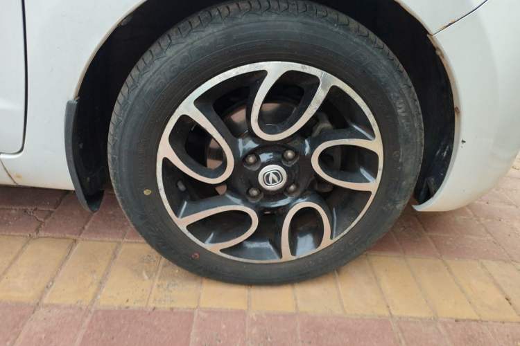 Used CHANGAN Benni 2015 1.4L IMT Sunroof Version China V Standard Right Front Wheel Hub