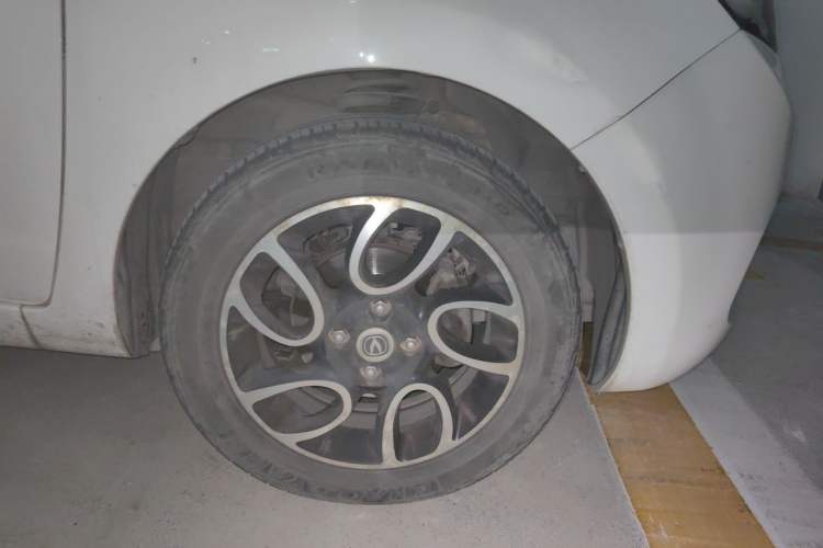 Used CHANGAN Benni 2015 1.4L IMT Sunroof Version China V Standard Right Front Wheel Hub
