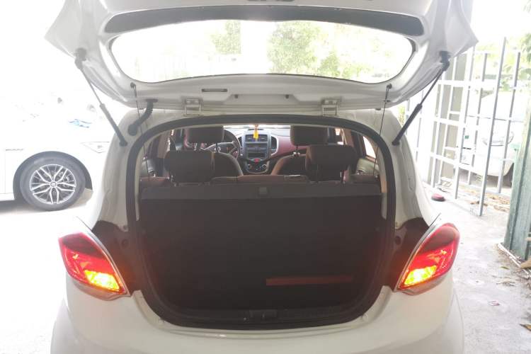 Used CHANGAN Benni 2015 1.4L Manual Luxury Model China V Standard Trunk