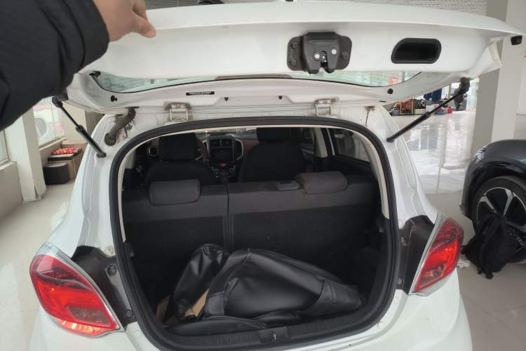 Used CHANGAN Benni 2015 1.4L IMT Prestige Model China V Standard Trunk