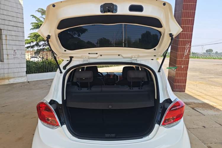 Used CHANGAN Benni 2015 1.4L IMT Prestige Model China V Standard Trunk