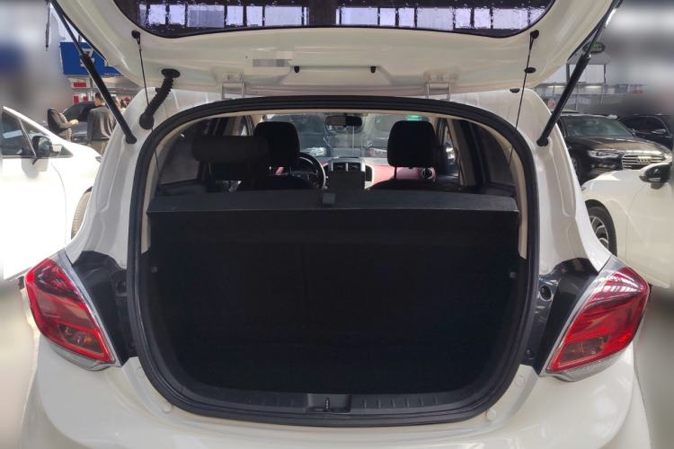 Used CHANGAN Benni 2015 1.4L IMT Luxury Model China V Standard Trunk
