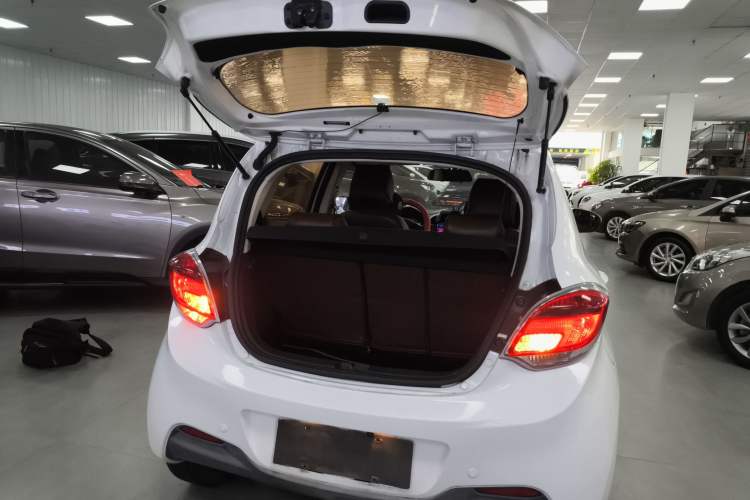 Used CHANGAN Benni 2015 1.4L IMT Prestige Model China V Standard Trunk