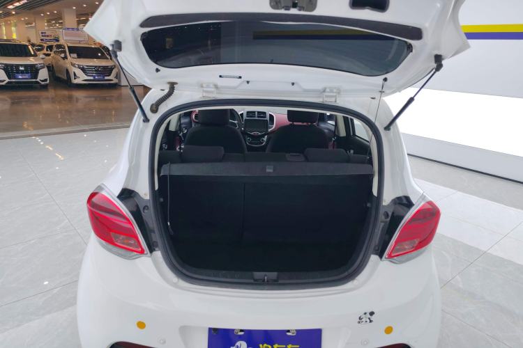 Used CHANGAN Benni 2015 1.4L IMT Sunroof Version China IV Standard Trunk