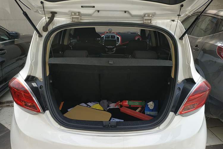 Used CHANGAN Benni 2015 1.4L IMT Luxury Model China V Standard Trunk