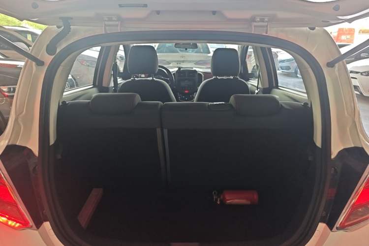 Used CHANGAN Benni 2015 1.4L IMT Prestige Model China V Standard Trunk