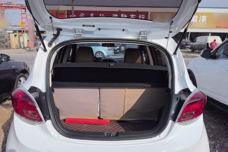 Used CHANGAN Benni 2015 1.4L IMT Luxury Model China V Standard Trunk