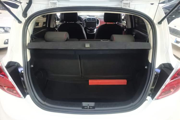 Used CHANGAN Benni 2015 1.4L IMT Luxury Model China V Standard Trunk