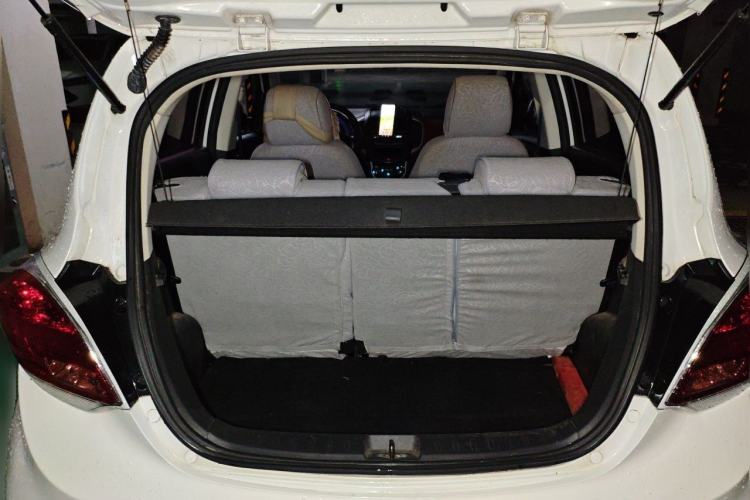 Used CHANGAN Benni 2015 1.4L IMT Luxury Model China V Standard Trunk
