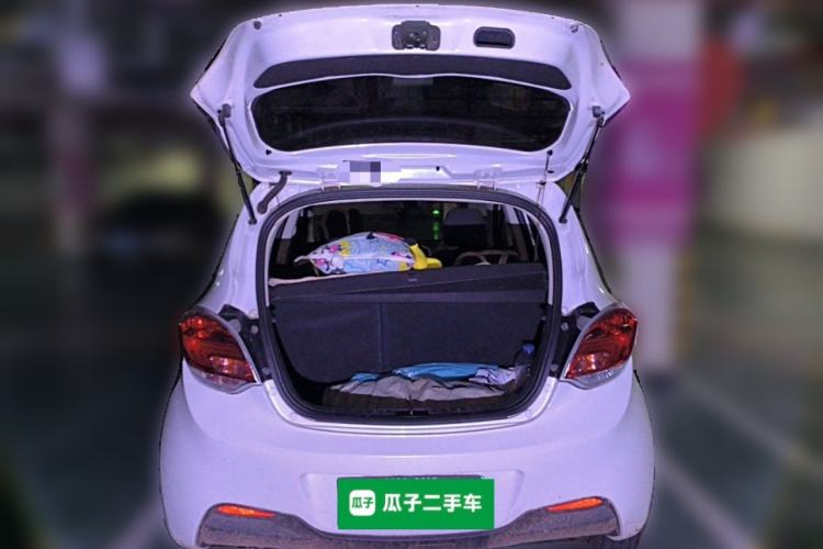 Used CHANGAN Benni 2015 1.4L IMT Luxury Version China IV Standard Trunk