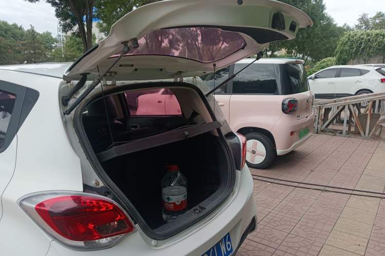 Used CHANGAN Benni 2015 1.4L IMT Luxury Version China IV Standard Trunk