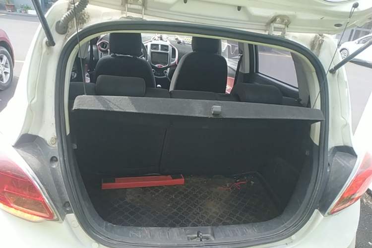 Used CHANGAN Benni 2015 1.4L Manual Luxury Model China V Standard Trunk