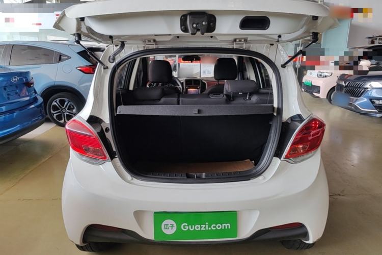 Used CHANGAN Benni 2015 1.4L IMT Luxury Model China V Standard Trunk