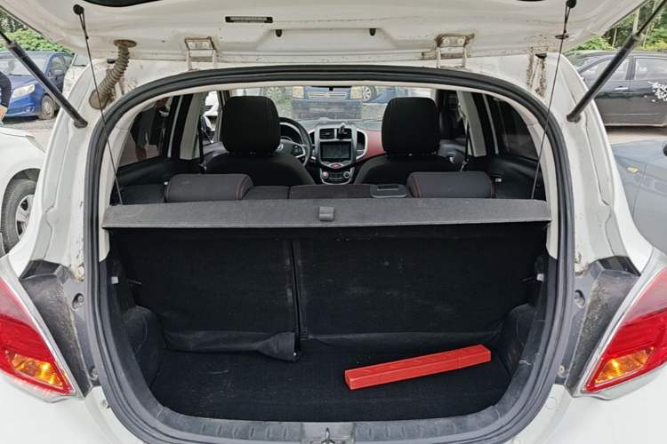 Used CHANGAN Benni 2015 1.4L IMT Sunroof Version China V Standard Trunk