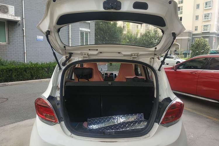 Used CHANGAN Benni 2015 1.4L IMT Luxury Model China V Standard Trunk