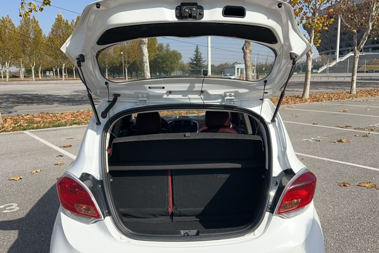 Used CHANGAN Benni 2015 1.4L IMT Luxury Model China V Standard Trunk