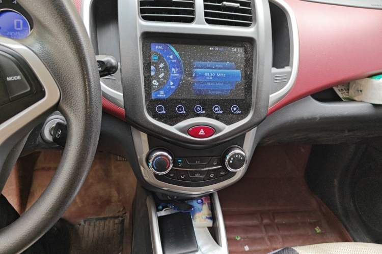 Used CHANGAN Benni 2015 1.4L IMT Prestige Model China V Standard Audio And AC Panel