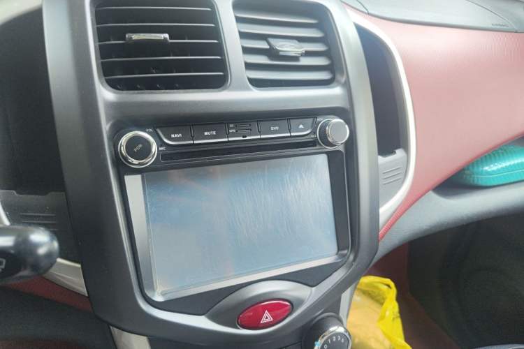 Used CHANGAN Benni 2015 1.4L IMT Luxury Model China V Standard Audio And AC Panel