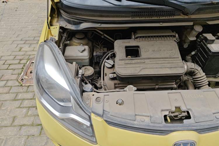 Used CHANGAN Benni 2015 1.4L IMT Prestige Model China V Standard Engine Bay Right
