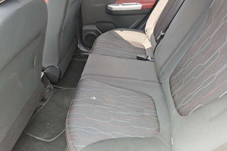 Used CHANGAN Benni 2015 1.4L IMT Luxury Model China V Standard Interior 2