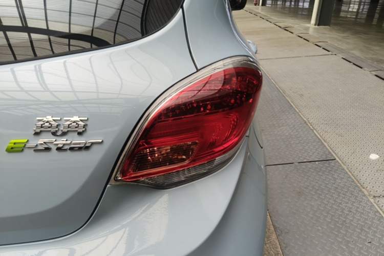 Used CHANGAN Benni E-Star 2020 Heart Edition Lithium Iron Phosphate (31.95 kWh) Exterior 3