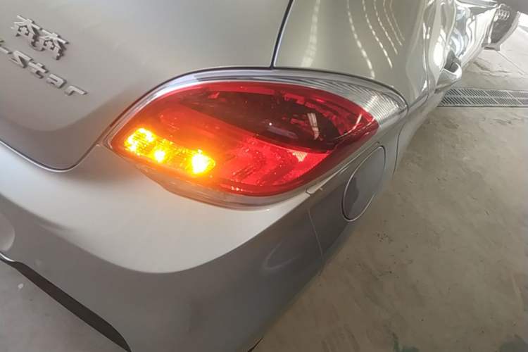 Used CHANGAN Benni E-Star 2020 Heart Edition Lithium Iron Phosphate (31.18 kWh) Exterior 3