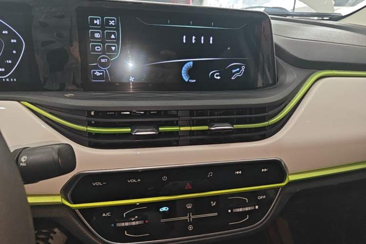 Used CHANGAN Benni E-Star 2020 Heartbeat Edition NMC Lithium Audio And AC Panel