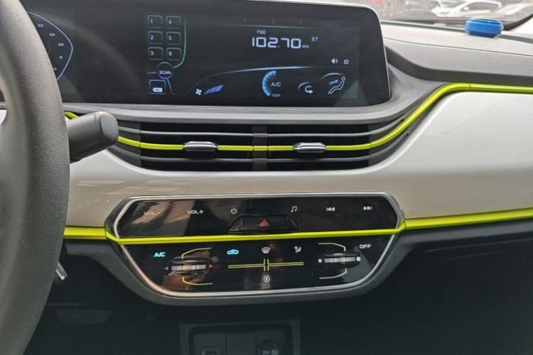 Used CHANGAN Benni E-Star 2020 Heart Edition Lithium Iron Phosphate (31.18 kWh) Audio And AC Panel