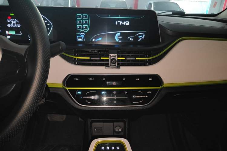 Used CHANGAN Benni E-Star 2020 Heartbeat Edition NMC Lithium Audio And AC Panel